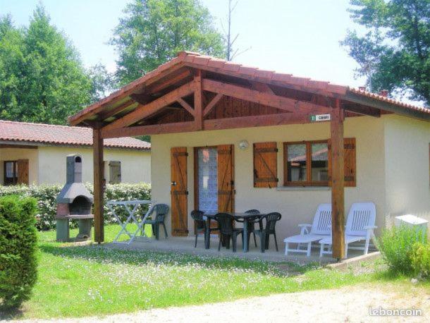 Готель Camping Les Lacs De Courtes Estang Екстер'єр фото