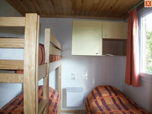 Готель Camping Les Lacs De Courtes Estang Екстер'єр фото