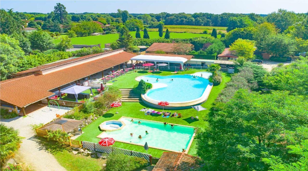 Готель Camping Les Lacs De Courtes Estang Екстер'єр фото